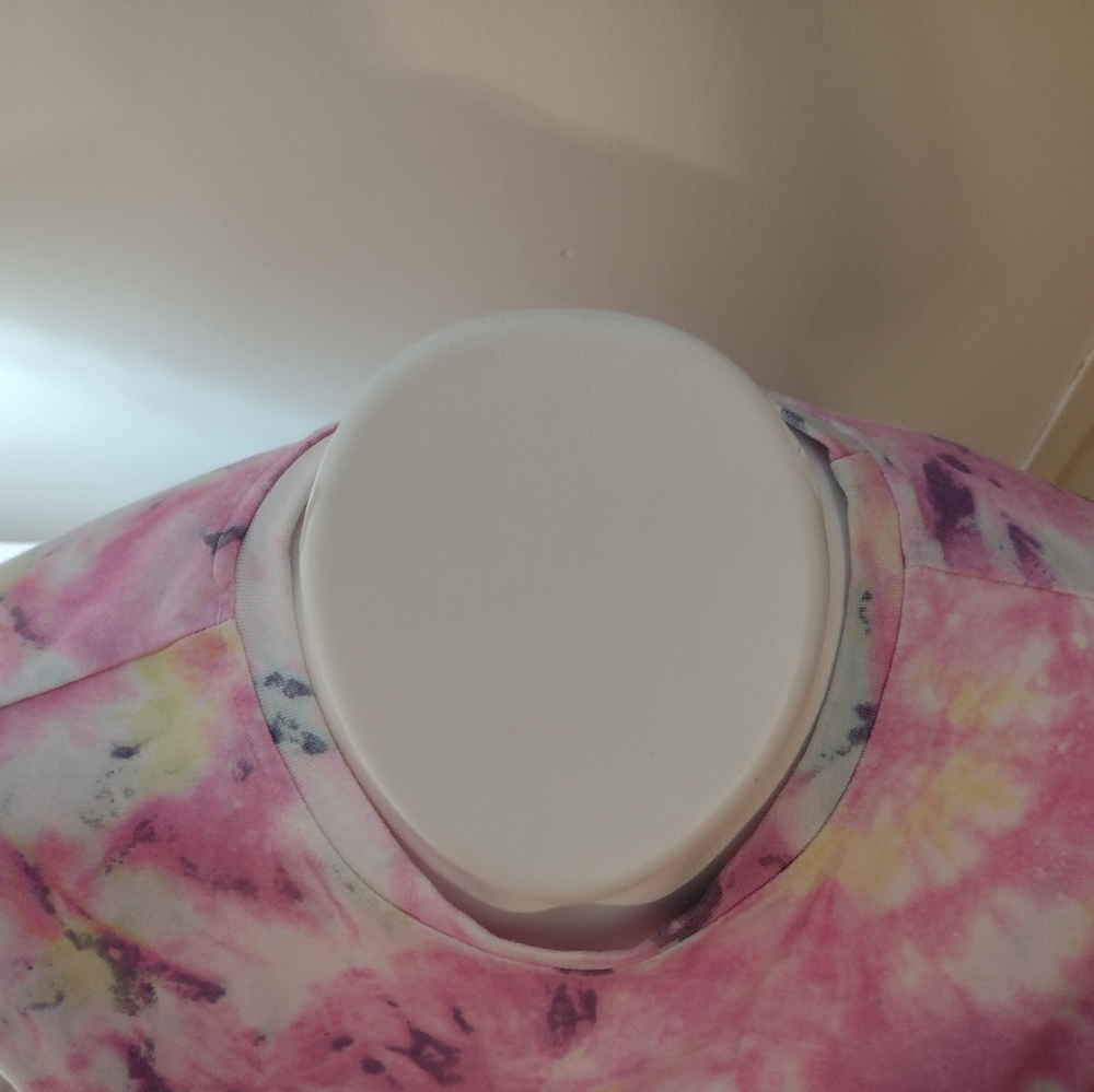 BCBGeneration XL Pink Pastels Tie Dye Raised Letter Scoop Neck Crop Top - Picture 4 of 11